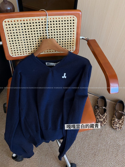 Korean rest* wool embroidered V-neck thin long-sleeved bottoming sweater short sweater for women