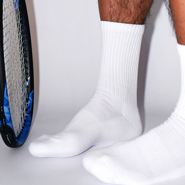 Sockkon ສີດໍາແລະສີຂາວກາງ-ສູງ socks ລຸ່ມ terry
