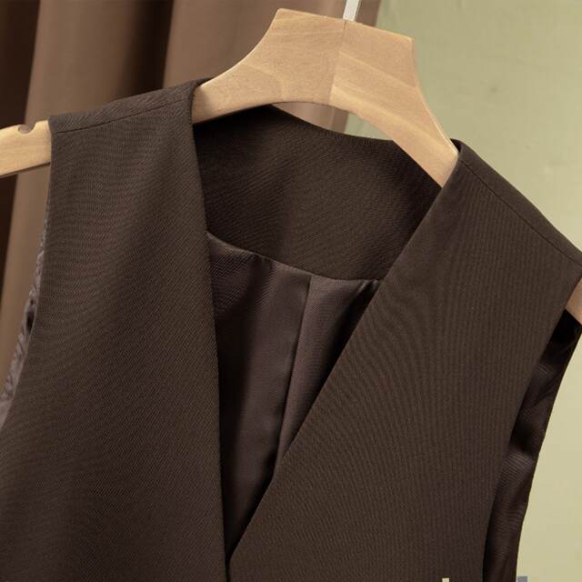ເສື້ອຍືດຄໍ V-neck ຮູບແບບໃຫມ່ 2026 ແບບບໍ່ມີຄໍຂະຫນາດໃຫຍ່