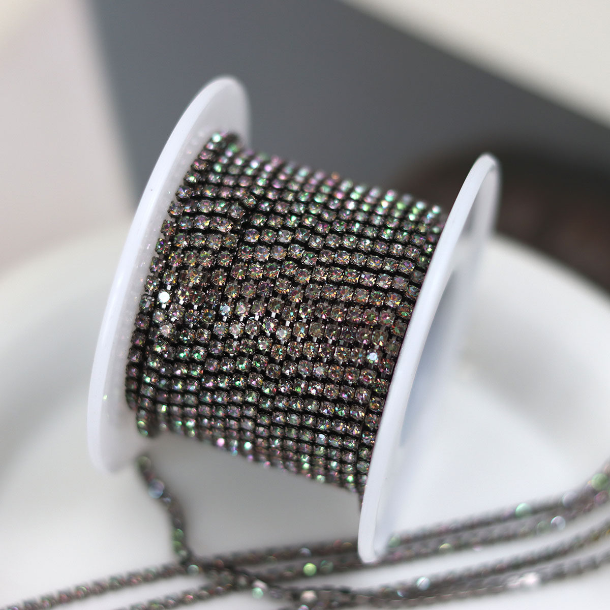 2mm单排五彩黑底玻璃水钻链条DIY饰品配件衣服领口鞋子装饰配件,淘宝优惠券,粉丝福利购,淘宝优惠卷