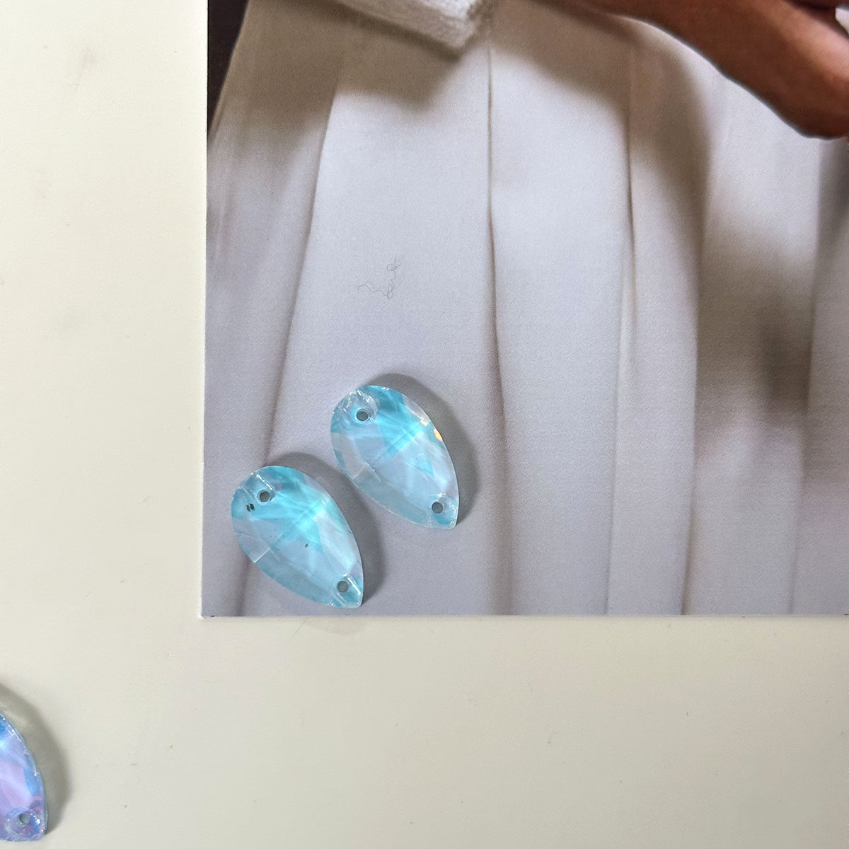 11x18mm水滴摩卡蛋白色平扣手缝钻平底双孔水钻玻璃钻DIY衣服帽子,淘宝优惠券,粉丝福利购,淘宝优惠卷