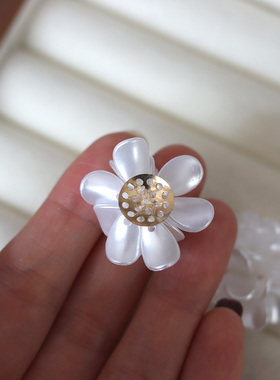 山茶花手工钉珠花朵手缝衣服