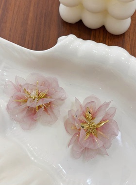 粉色欧根纱花瓣耳坠小众超仙