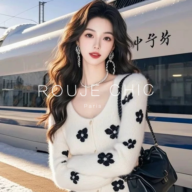 ROUJE CHIC法式白色U领花朵印花针织衫女早春设计感小众锁骨毛衣,淘宝优惠券,粉丝福利购,淘宝优惠卷