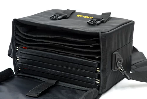 Черно -белая первая комната 8 × 10 кусоч