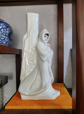 淄博市博物馆馆藏作品 宝琴台灯，瓷人杨中国陶瓷艺术大师