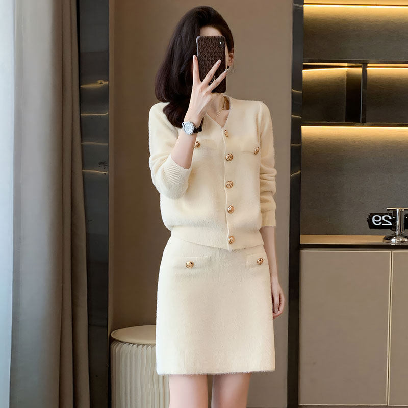 迪奥名媛小香风裙套装女2024秋冬新款名媛小个子水貂绒针织两件套,淘宝优惠券,粉丝福利购,淘宝优惠卷