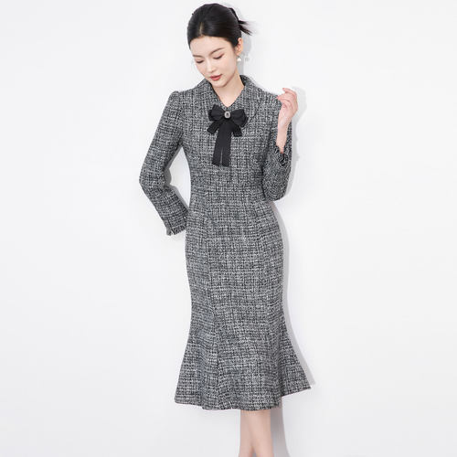 迪奥法式小香风连衣裙女2026春秋新款气质名媛中长款粗花呢鱼尾裙 - 图1