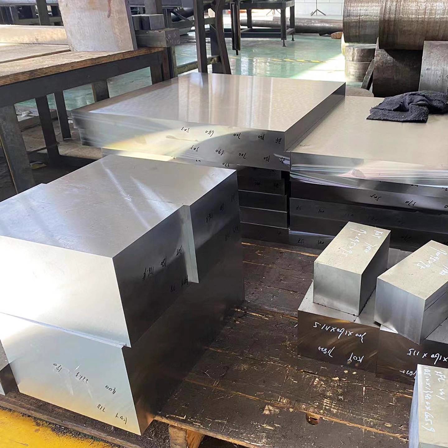 工具钢crwmn 9mn2v 钢板9cr2mov 6crw2si 7crsimnmov圆棒 圆钢 - 图1