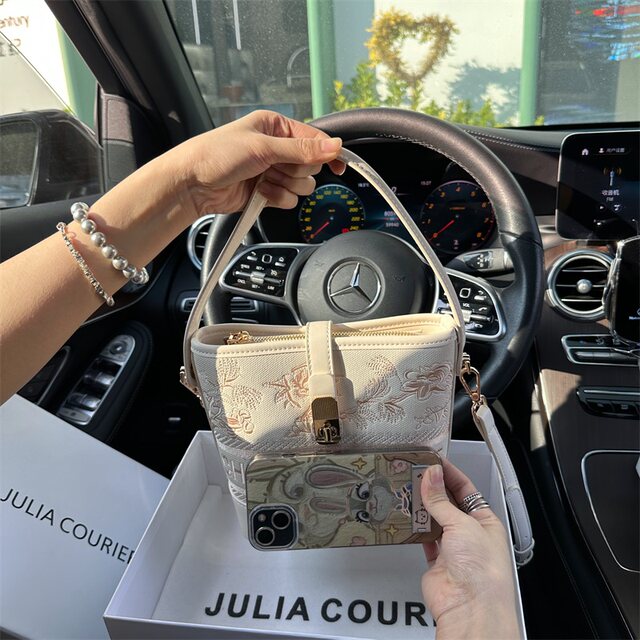 JULIACOURIER ກະເປົາຫຼູຫຼາຫຼຸດລາຄາ
