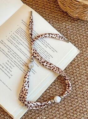 2026新款咖色腰花果丝巾项链女独特设计感围脖毛衣链简约气质配饰