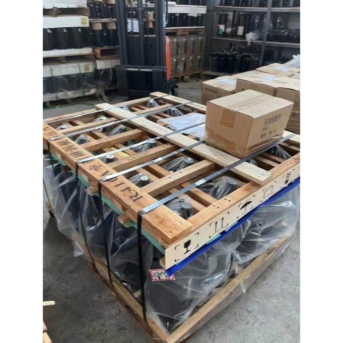 ZR16M3-TWD-551/561 ZR16M3E 谷轮13匹 精密机房空调 螺口压缩机 - 图1