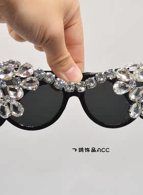 高级感镶钻爱心墨镜女
