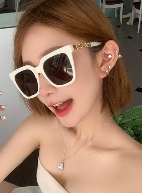 欧美风方形白色大框太阳眼镜字母腿2024新款圆脸显瘦高级感墨镜女