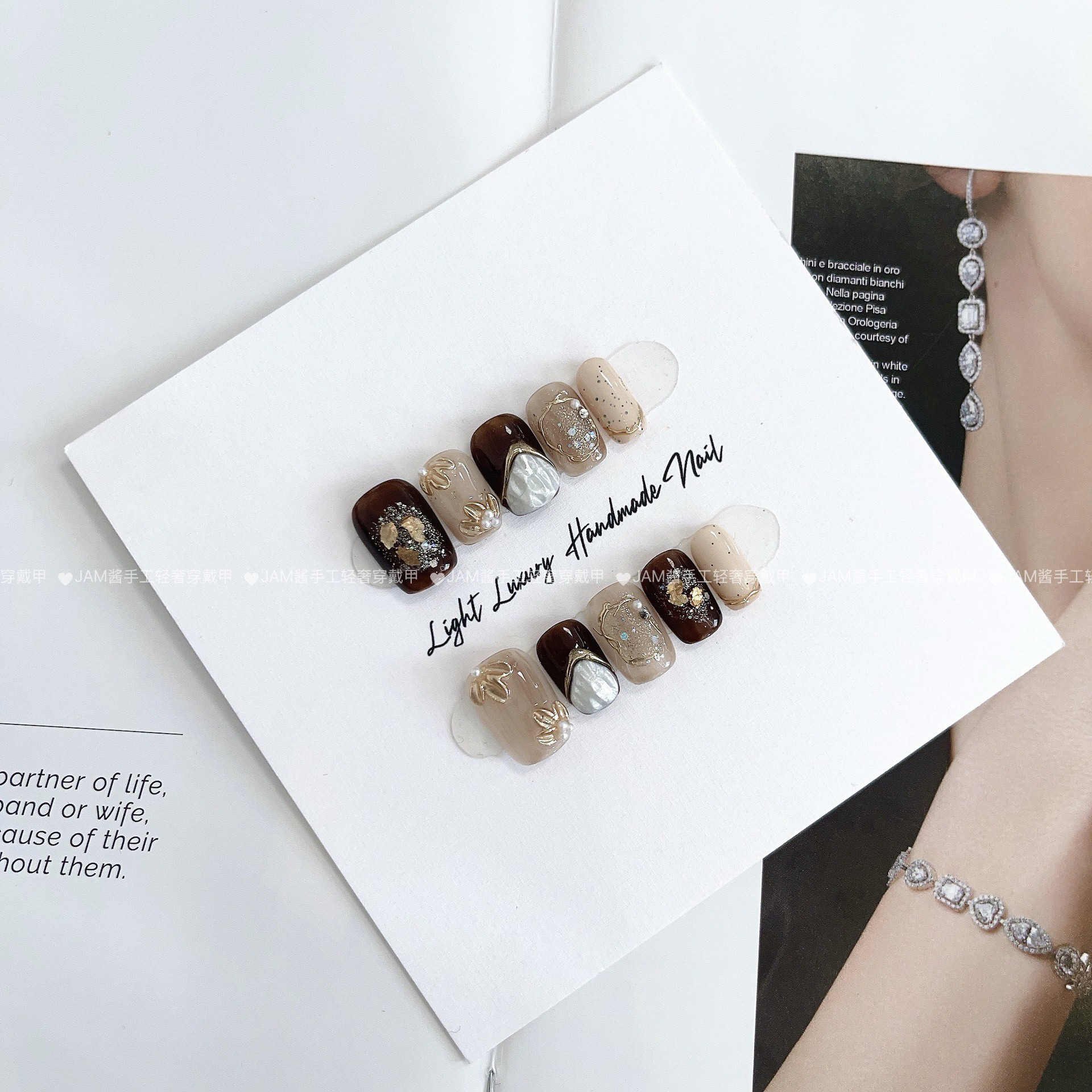 巴洛克 新款纯手工穿戴甲短款金属雕花晕染穿戴美甲贴高级感显白,淘宝优惠券,粉丝福利购,淘宝优惠卷