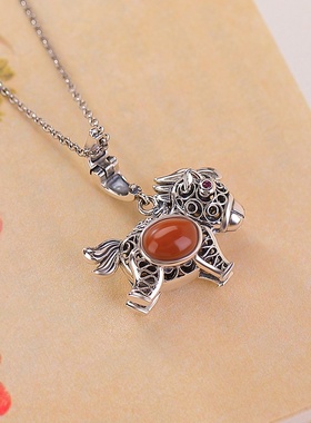 S925银南红玛瑙马年本命年吊坠