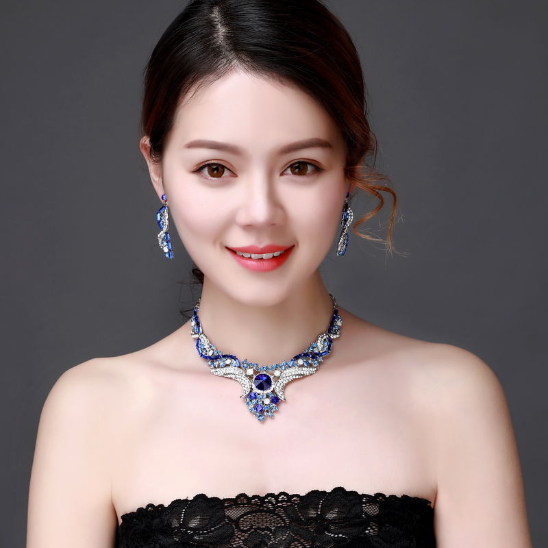韩国轻奢夸张水晶项链耳环套装短款锁骨链女新娘礼服配饰宴会饰品 韩国轻奢夸张水晶项链耳环套装短款锁骨链女新娘礼服配饰宴会饰品