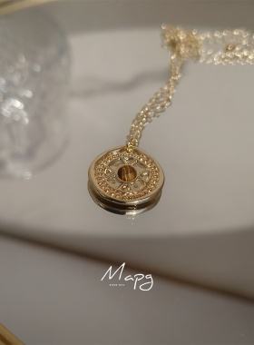 MAPG中古风度假虎眼石浮雕圆盘吊坠项链叠戴精致复古锁骨链25新款