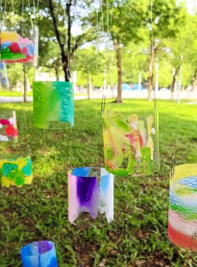 幼儿园美工区PVC透明圆筒吊饰DIY