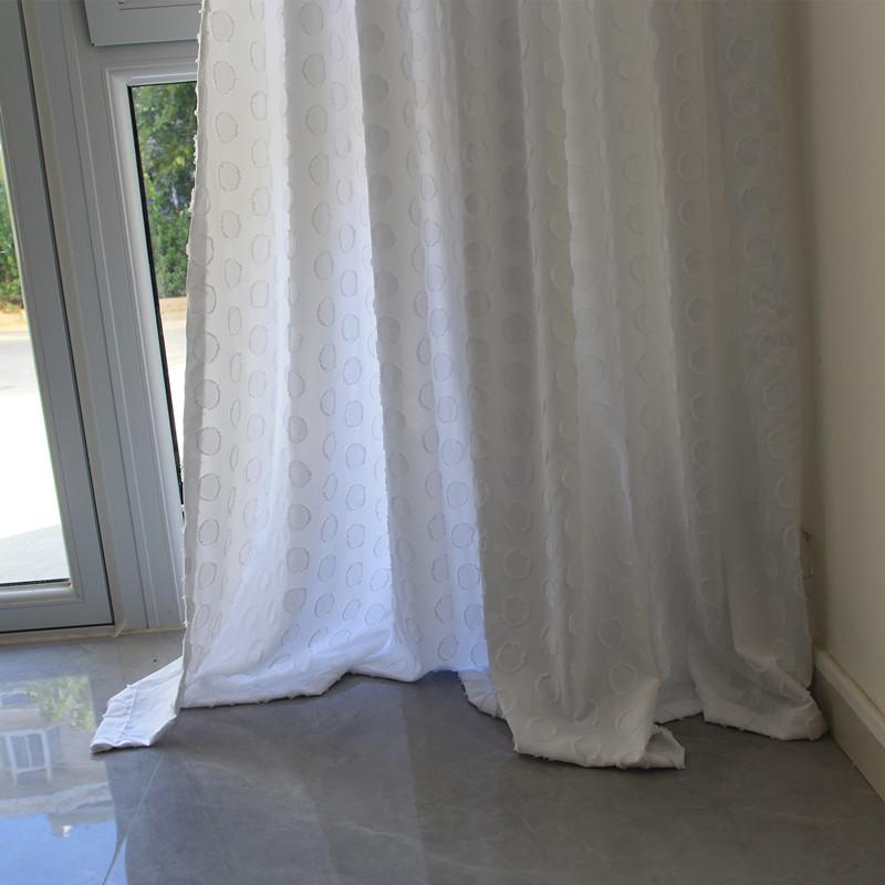 Light-transmitting and non-projecting white gauze curtains are simple and modern