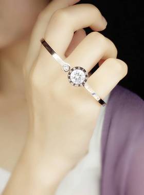 新款钛钢罗马刻纹时尚配饰手镯女