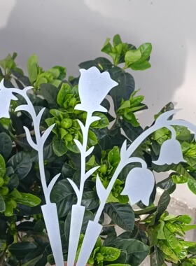 三个生锈铃兰花剪影阳台花盆装饰插件庭院摆件花坛复古铁艺花装饰