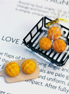 1：12娃娃屋微缩蛋糕店食玩模型摆件超市仿真迷你菠萝包甜点道具