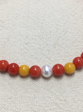 七宝珊瑚：精品南红手串颜色红润饱满适合搭配南红配饰