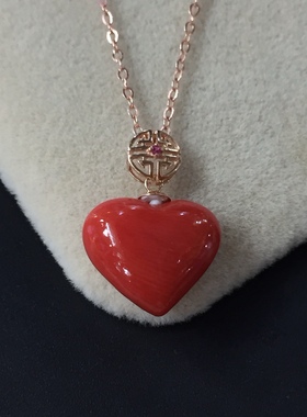 服饰百搭立体爱心吊坠，品相如图，18K金点缀红宝镶嵌，配925银链