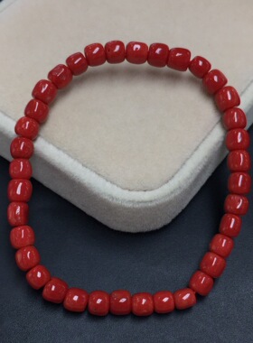 七宝珊瑚：桶珠老型手串，品相如图，尺寸4.8～5.4mm左右