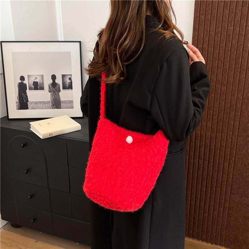 2025新款大容量水桶包毛呢蛋壳包港风少女斜挎包马卡龙色单肩包潮,淘宝优惠券,粉丝福利购,淘宝优惠卷