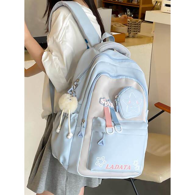 Schoolbags reduce the burden on primary school girls in grades three to six