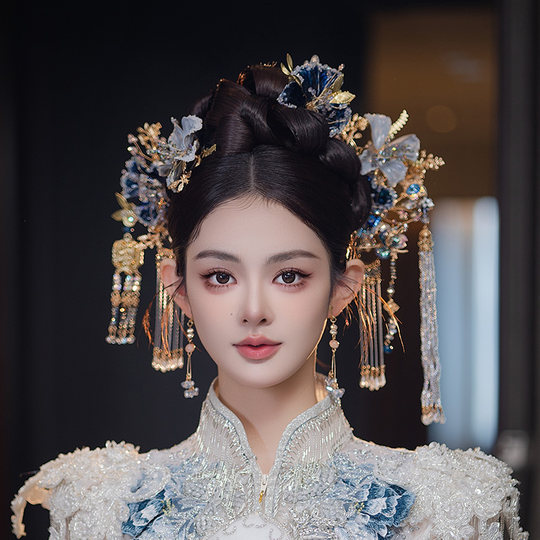 Tocado nupcial de estilo chino, accesorios para el cabello azul Xiuhe, Hanfu, vestido de mañana, cheongsam, accesorios, joyería de estilo antiguo que hace flores y hace líquidos