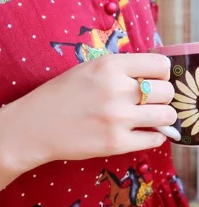 陶乐溪艺术珠宝 花窗--祖母绿18K金戒指【茜袖韵寒】
