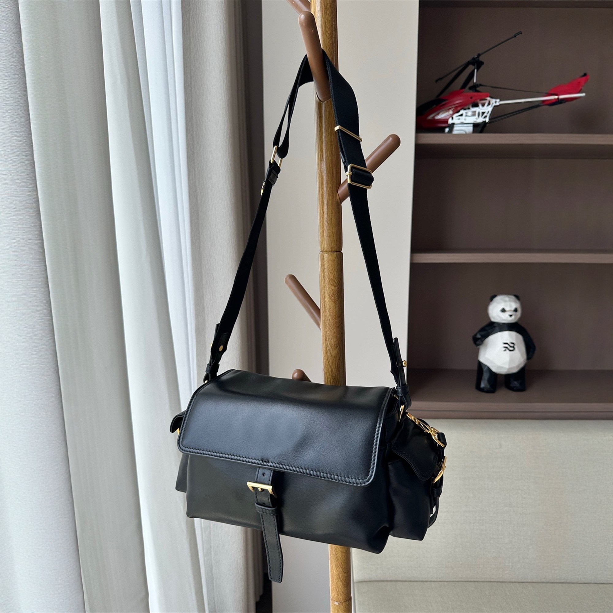 纯原单外贸倒三角单肩斜挎包包女式2025新款高级感羊皮邮差手提包,淘宝优惠券,粉丝福利购,淘宝优惠卷