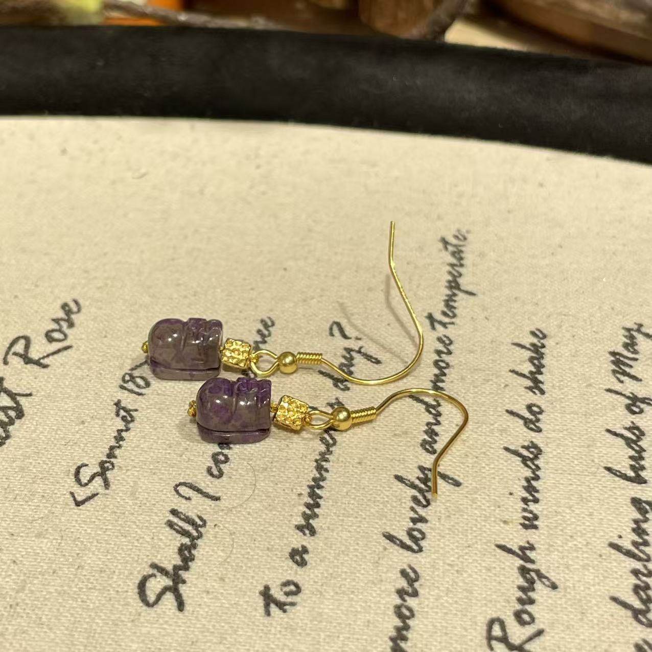 南非舒俱来老油紫貔貅耳钩s925（若木）AZB8796,淘宝优惠券,粉丝福利购,淘宝优惠卷