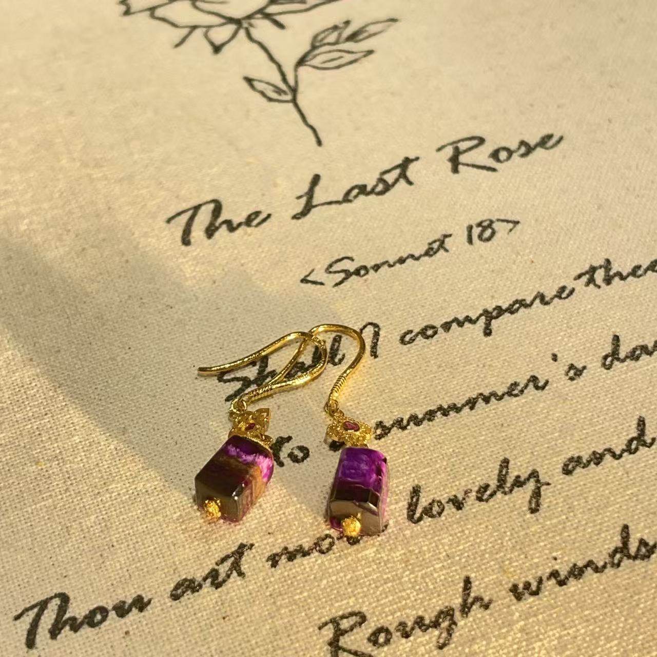 南非舒俱来红丝绒四棱珠耳钩18k（楚黛）AZB11234,淘宝优惠券,粉丝福利购,淘宝优惠卷