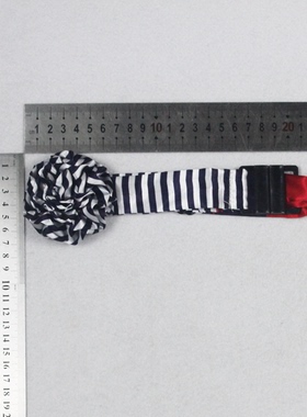 蓝色无标记绣球花领花免打丝巾