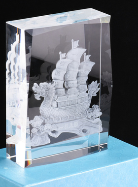 人造水晶内雕龙船一帆风顺摆件