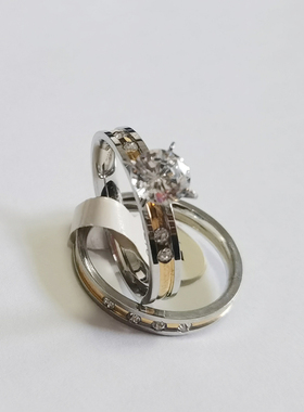 清仓处理 4mm宽不锈钢 对戒 中间金色两边银 带 4颗小钻