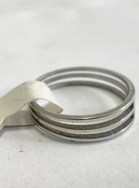 清仓处理  6mm宽镂空银色不锈钢 戒指
