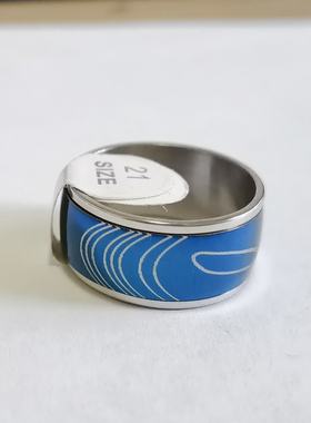 清仓处理 10mm宽 可转动 对称花纹 蓝色 不锈钢戒指