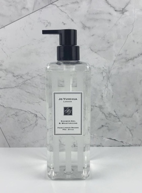 卫浴展厅轻奢摆件洗发水