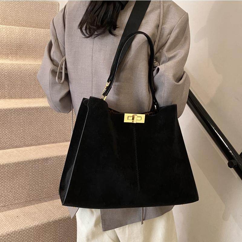 高级感复古磨砂机车包女2024新款大容量通勤单肩腋下包手提托特包,淘宝优惠券,粉丝福利购,淘宝优惠卷