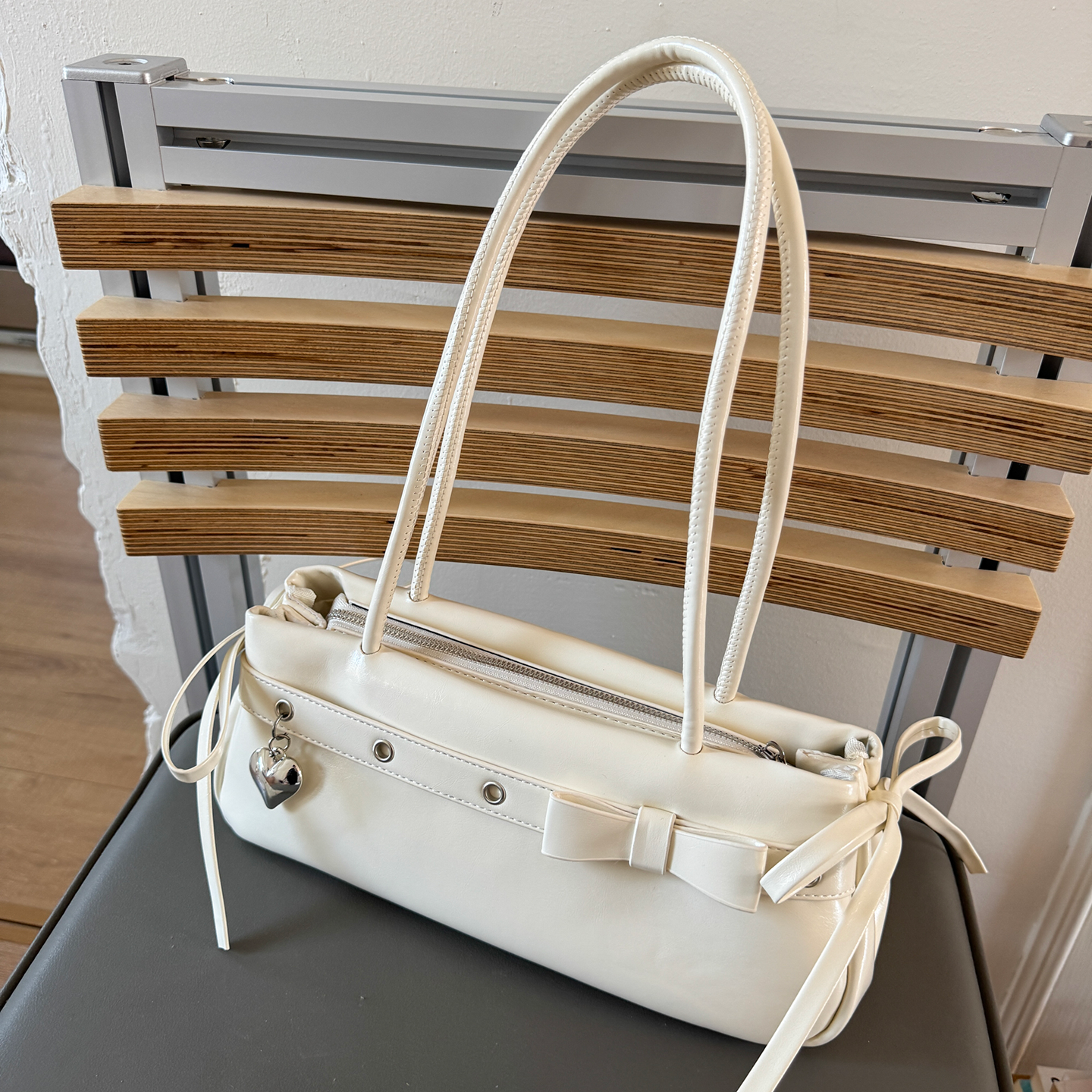 芭蕾风蝴蝶结小包包女2025新款潮时尚油蜡皮法棍包夏季质感腋下包,淘宝优惠券,粉丝福利购,淘宝优惠卷