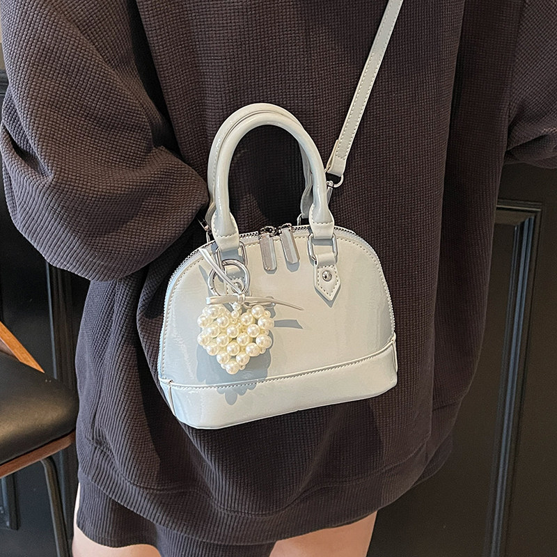 高级感油蜡皮手拎小包包女2025新款时尚简约贝壳包夏季流行斜挎包,淘宝优惠券,粉丝福利购,淘宝优惠卷