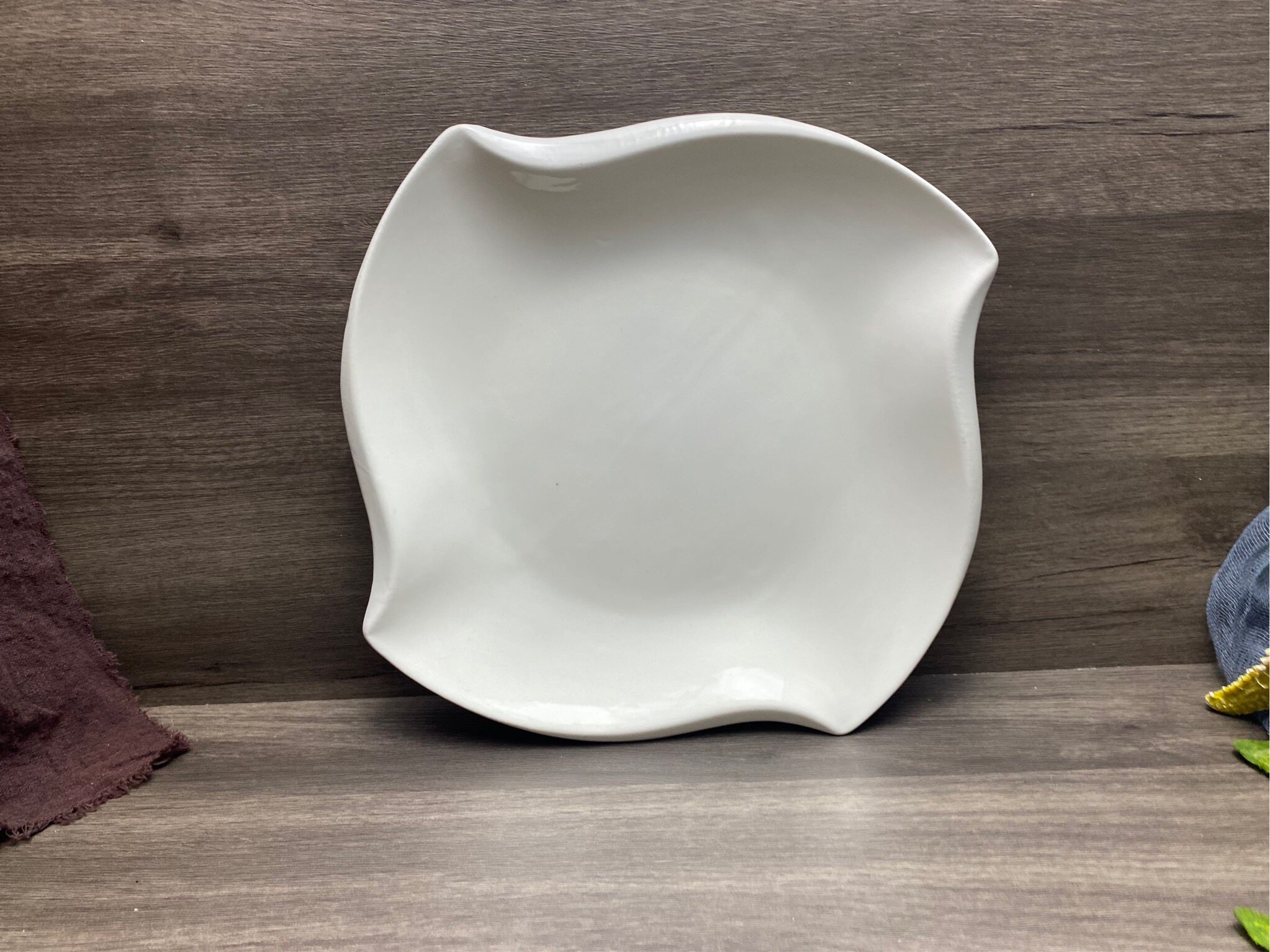 白色陶瓷转角盘饭盘西餐盘不规则餐盘异形盘风车菜盘酒店餐饮菜盘