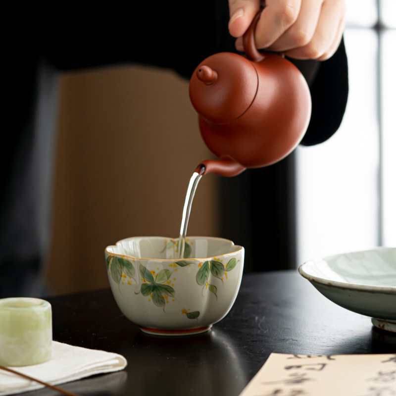 纯手绘桂花品茗杯轻奢草木灰花瓣杯主人杯家用陶瓷功夫茶具喝茶杯