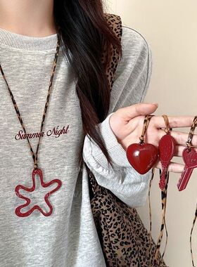 可爱小众设计碱水结面包吊坠项链女秋冬牛角包长毛衣链配饰卫衣链