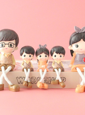 客厅电视墙面简约风装饰可爱一家五口吊脚娃娃树脂工艺礼品摆件